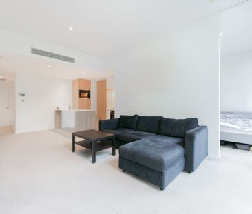 Luxury brand new 1 bedroom+1 large study with door with 2 bathrooms - Photo 2