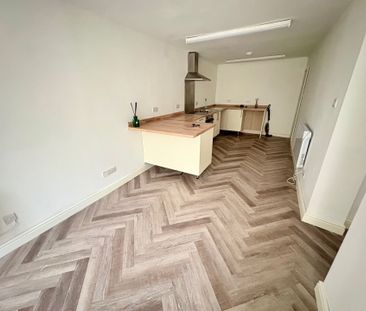 HineHall, Mapperley, NOTTINGHAM - Photo 4