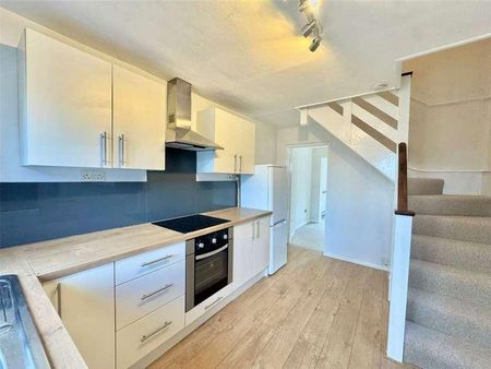 Upper Weybourne Lane, Farnham, Surrey, GU9 - Photo 3