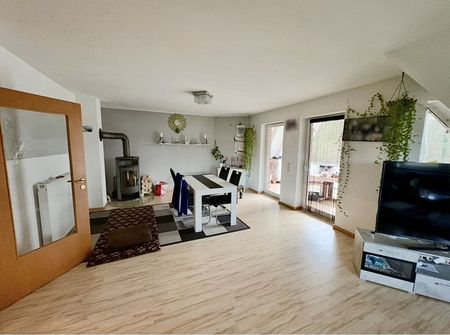 Großzügige 6-Zimmer Maisonettewohnung mit Garten! - Photo 2