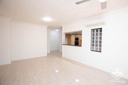 Perfectly Positioned 2 Bed Unit New Farm with lock up garage - Photo 3