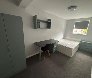 7 bedroom flat to rent - Photo 3