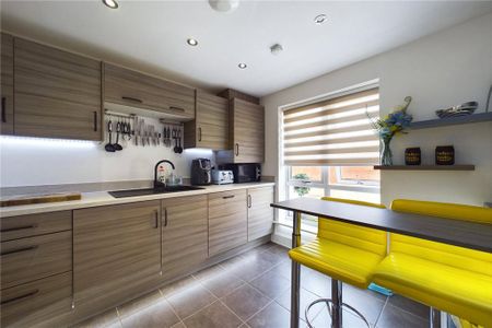 3 bedroom semi-detached house to rent - Photo 2