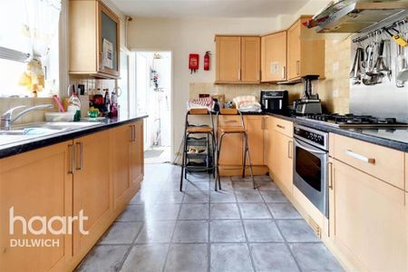 1 bedroom in a house share to rent - Photo 2