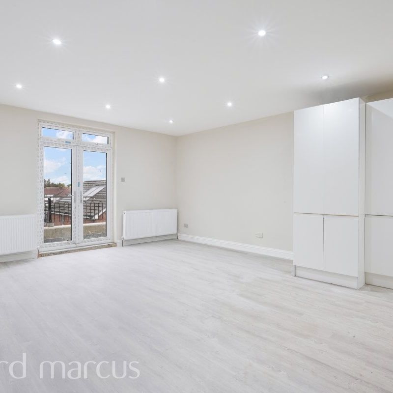 Cheam Common Road - Photo 1