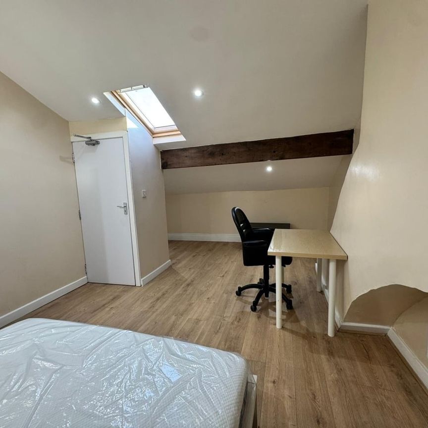 Room in a Shared House, Luxmore Road, L4 - Photo 1