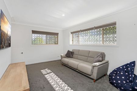 4 Bedroom Home with Amazing Views + Pool - Photo 2