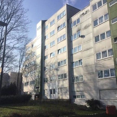 Schöne Wohnung sucht Mieter: günstige 3-Zimmer-Wohnung (WBS) - Foto 1