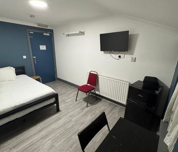Room in a Shared Flat, Tanner Street, IG11 - Photo 2