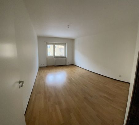 Blomstergatan, Norrköping - Photo 1