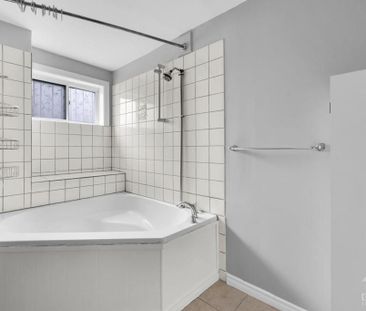 For Lease - 833 Maplewood Avenue, Britannia Heights - Queensway Ter... - Photo 1