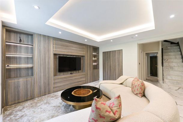 4 bedroom terraced house to rent - Photo 1