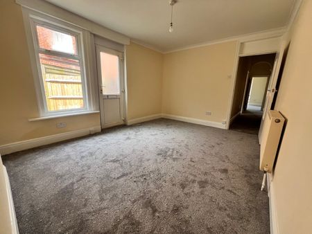 2 bedroom maisonette to rent - Photo 2