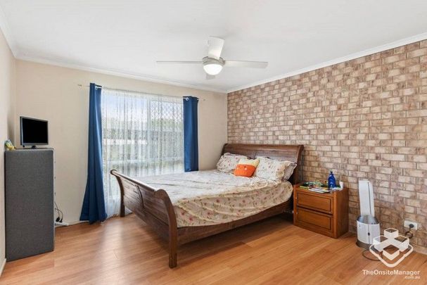 TWO BEDROOMS TOWNHOUSE WITH VINLY FLOOR AND AIR CONDITION - Photo 1