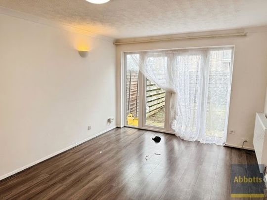 Ravensfield, Basildon - Photo 1