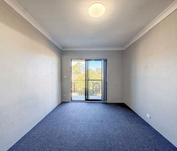 Impeccably presented comes this beautiful, easy to maintain and pri... - Photo 3