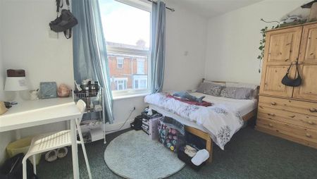 4 bedroom terraced house to rent - Photo 5