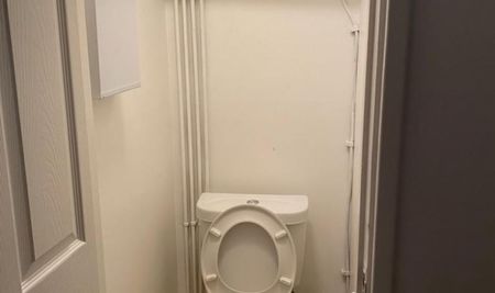 Room in a Shared Flat, Kingsridge, SW19 - Photo 3