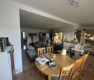 LIGHT-FLOODED COMFORT WITH A WINTER GARDEN - Photo 2