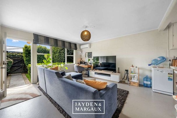 Fully fenced private front and back yard - Photo 1