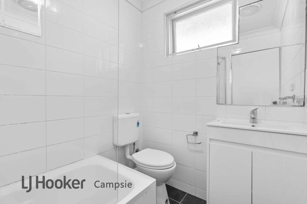 Modern Top Floor 2 Bedroom Apartment - Photo 1