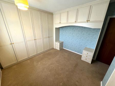 3 bedroom flat to rent - Photo 4
