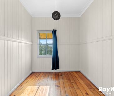 Charming Queenslander in a Prime Location - Photo 6