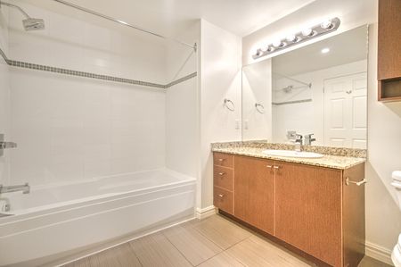 400 Rue Sherbrooke O., Montréal (Ville-Marie), QC H3A - Photo 3