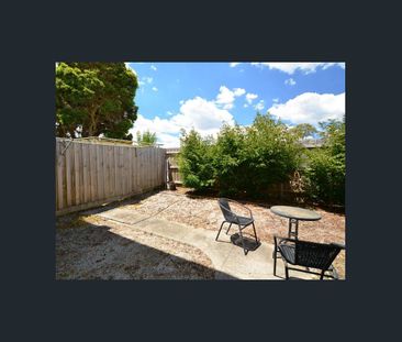 Low maintenance, Close to Eastern Freeway - Photo 6