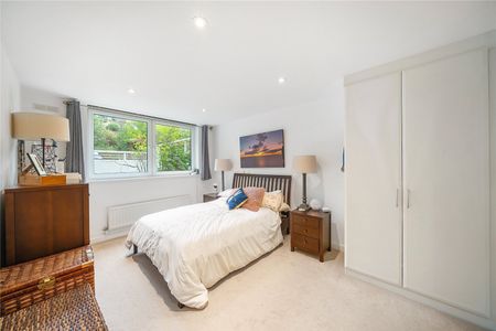 Hightrees, 9 Queensmere Road, London, SW19 ground floor flat to rent - Photo 3