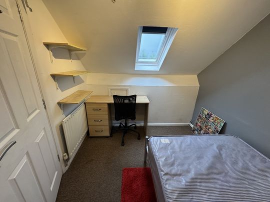 Fourth Avenue, Tang Hall - P1887 - Photo 1