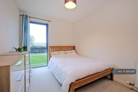 3 bedroom flat to rent - Photo 5