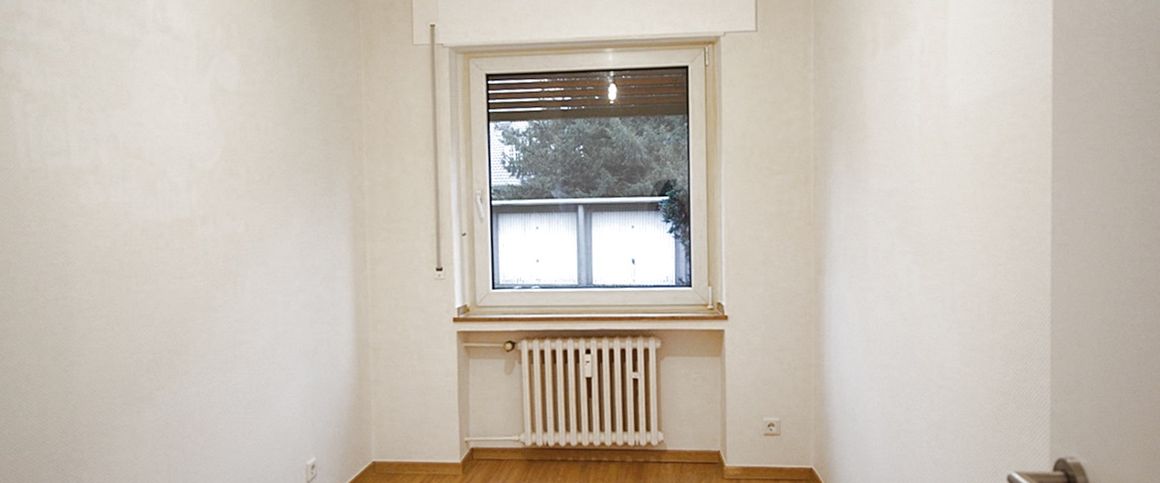 *Helle, gut geschnittene 3-Zimmer-Wohnung im Hochparterre mit Balkon in KR-Uerdingen* - Foto 1