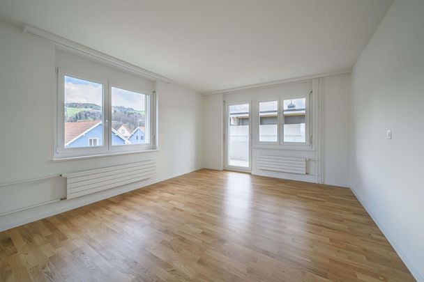 Familienwohnung in ruhiger Umgebung mit grossem Gartensitzplatz! - Photo 1