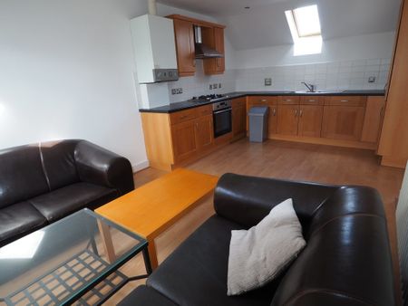 1 bedroom Apartment to let - Photo 2