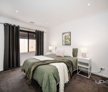 Spacious Family Living on a Generous Block in a Prime Location - Photo 6