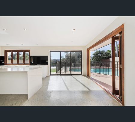 3 Monterey Court, Broadbeach Waters, Qld 4218 - Photo 5