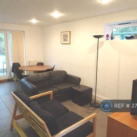 6 bedroom semi-detached house to rent - Photo 1