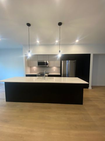 3-Bedroom Townhouse for Rent in Killarney - Photo 2