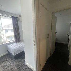 Modern 2B1B Apartment for Rent – Walking Distance to Monash Clayton - Photo 2