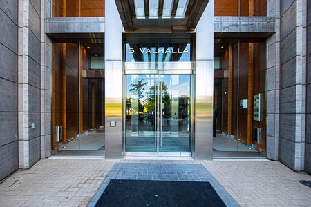 For Lease - 5 Valhalla Inn Road Unit# 2501, Toronto, Ontario - Photo 2