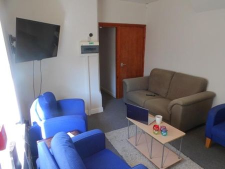 3 bedroom semi-detached house to rent - Photo 2