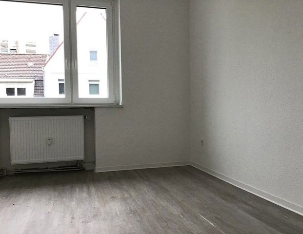 Sehr schön geschnittene 2-Raum-Wohnung mit Balkon und Wohnküche in Stadtlage! - Foto 1