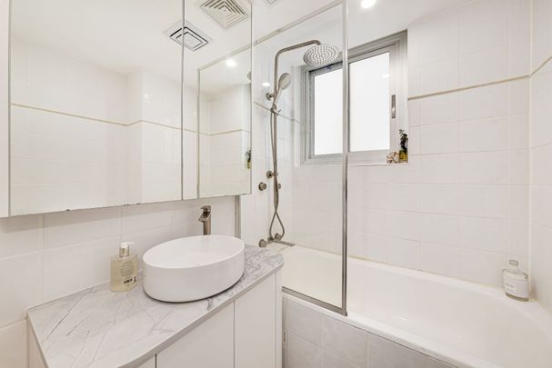 Stylish Apartment in Boutique Block - Option for Furnished or Unfurnished! - Photo 1