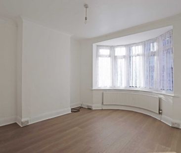 Price £1,800 pcm - Available 01/02/2026 - Part Furnished - Photo 2
