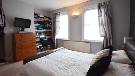 2 Bed Terraced House, Newport Road, RG1 - Photo 3