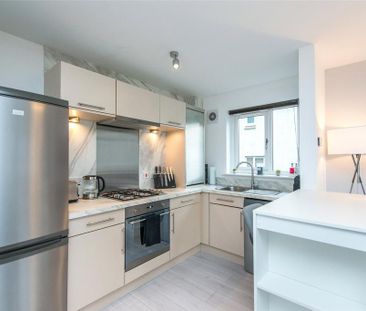 2 bedroom end of terrace house to rent - Photo 3