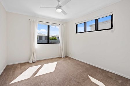 2/7 Angela Way, Pimpama QLD 4209 - Townhouse For Rent | Domain - Photo 3