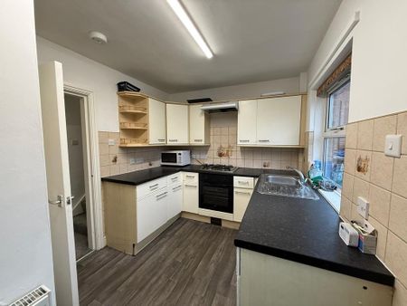 3 bedroom end of terrace house to rent - Photo 5