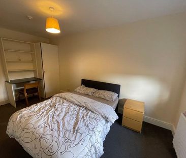 1 bedroom in a house share to rent - Photo 3